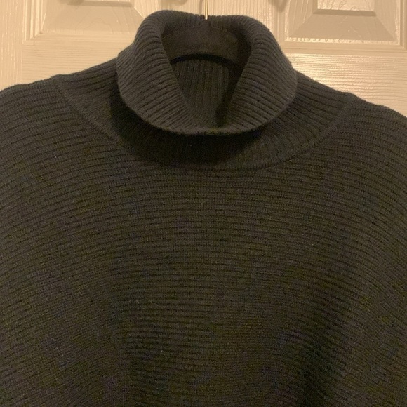 Dazy Turtle Neck Cropped Sweater Size L - Picture 2 of 7